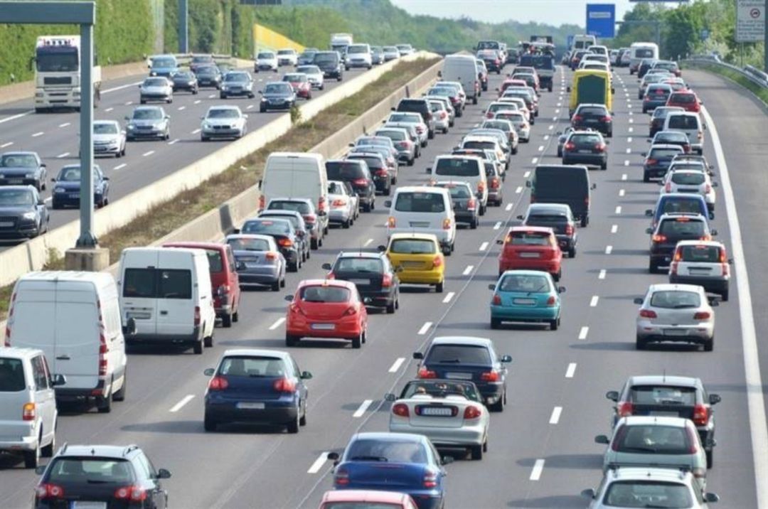 La operación salida de Semana Santa arranca hoy con 15,5 millones de movimientos previstos por carretera. La operación salida de Semana Santa arranca hoy con 15,5 millones de movimientos previstos por carretera.