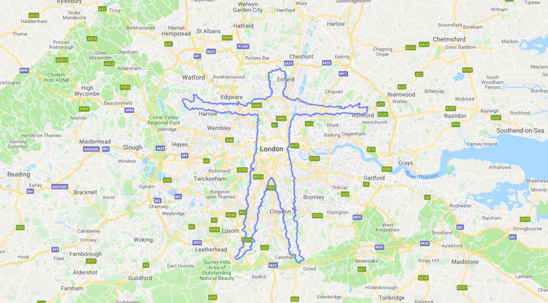 La silueta del aventurero sobre el mapa de Reino Unido. La silueta del aventurero sobre el mapa de Reino Unido.