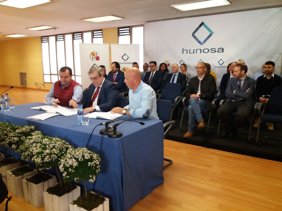 Momento del acto de la firma del Plan de Empresa de HUNOSA 2019-2027 Momento del acto de la firma del Plan de Empresa de HUNOSA 2019-2027