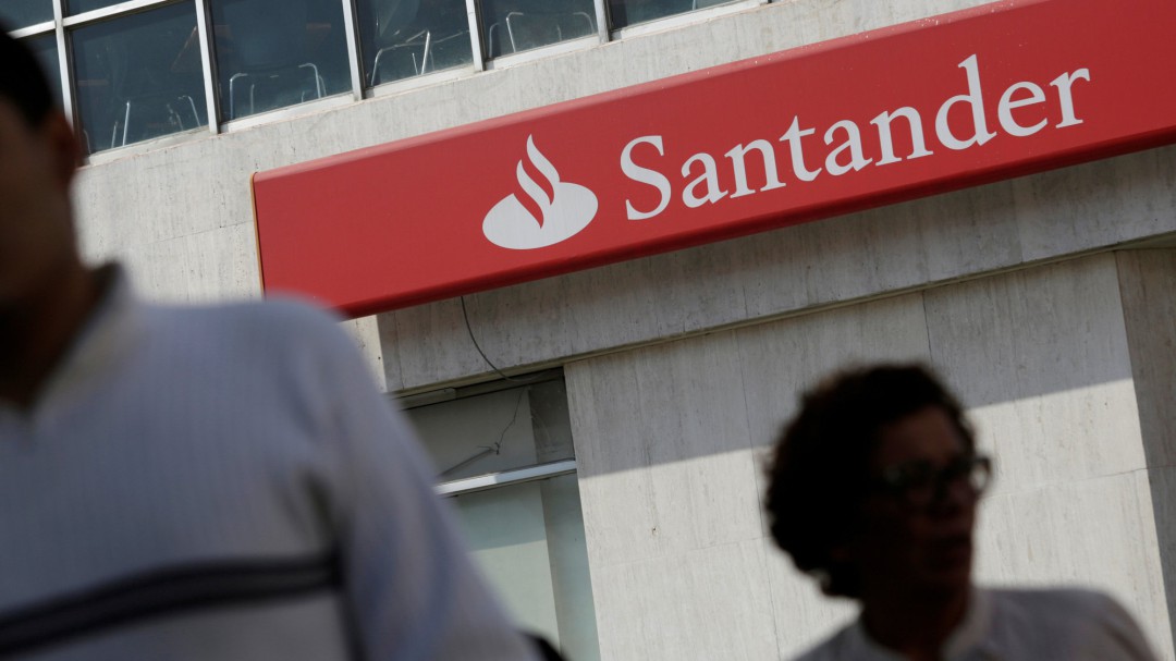 Trabajadores del Santander se concentran en contra del ERE