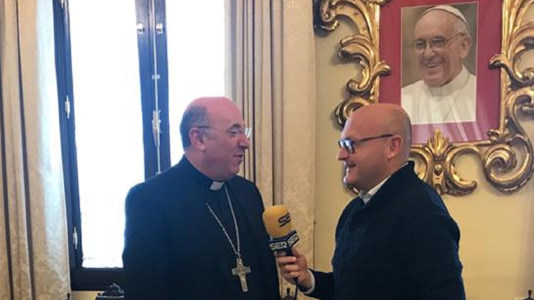 SER COFRADE desde la catedral de Guadix