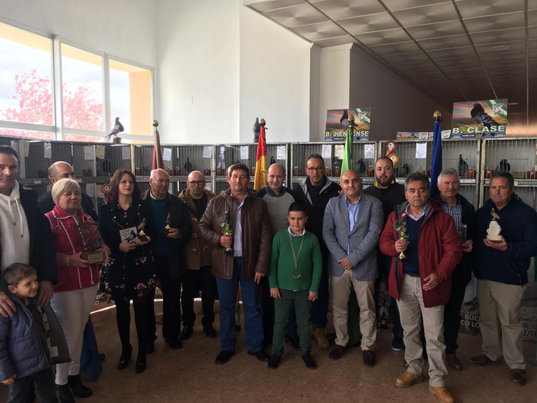Foto de familia con premiados, autoridades y responsables del club y federación Foto de familia con premiados, autoridades y responsables del club y federación