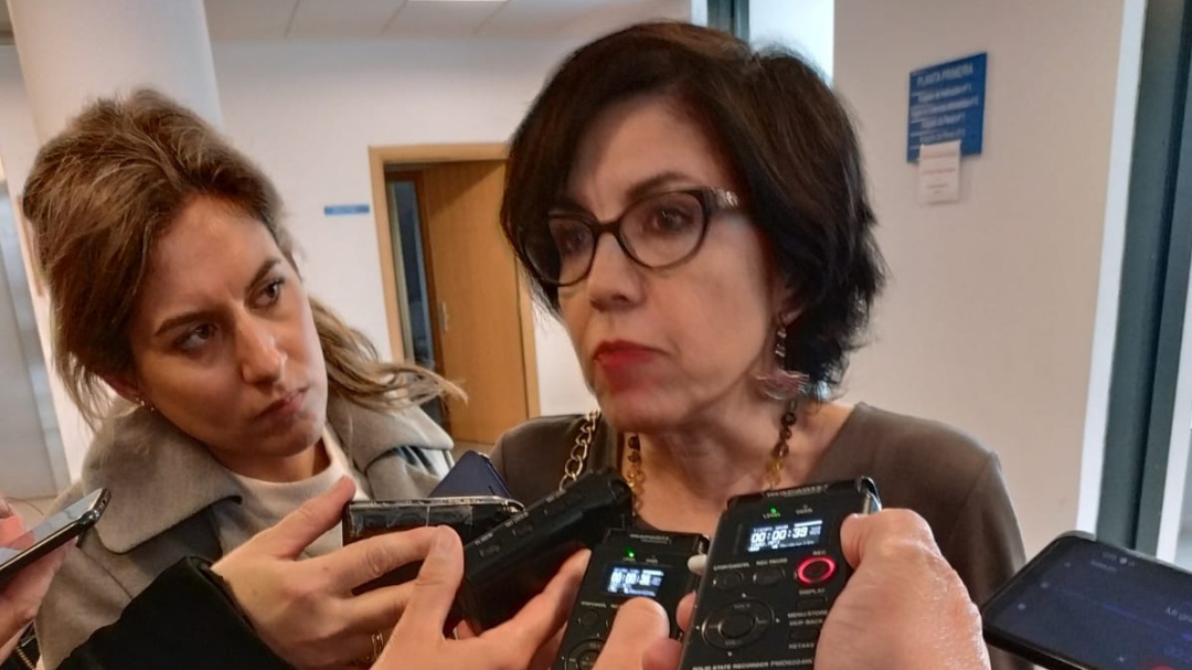 La sanción de siete meses y un día de empleo y sueldo, y pérdida de destino, a Pilar de Lara ya es oficial
