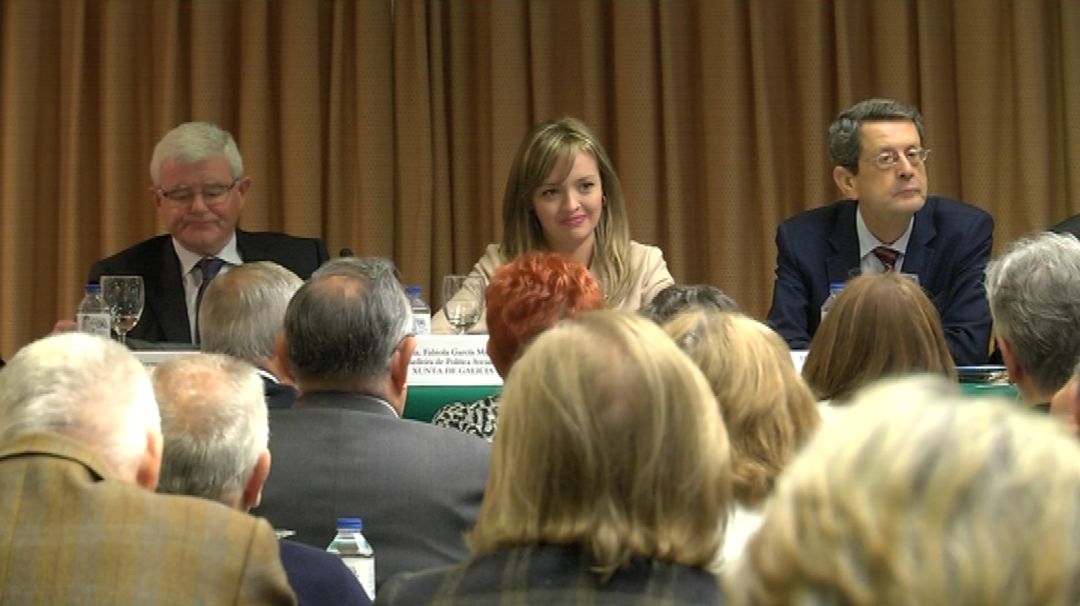 La conselleira de Política Social, Fabiola García (en el centro) inauguró el congreso La conselleira de Política Social, Fabiola García (en el centro) inauguró el congreso