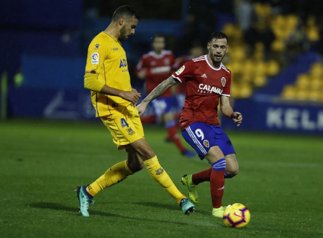 Álvaro, en una imagen del partido de la primera vuelta en Alcorcón, será la referencia del Real Zaragoza en ataque Álvaro, en una imagen del partido de la primera vuelta en Alcorcón, será la referencia del Real Zaragoza en ataque