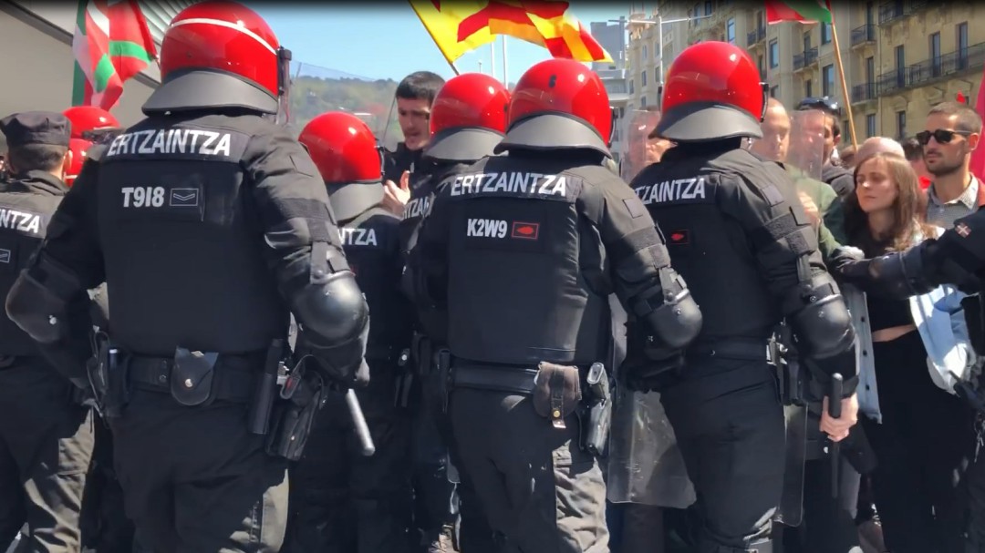 Increpan y zarandean a simpatizantes de Vox en San Sebastián y Bilbao