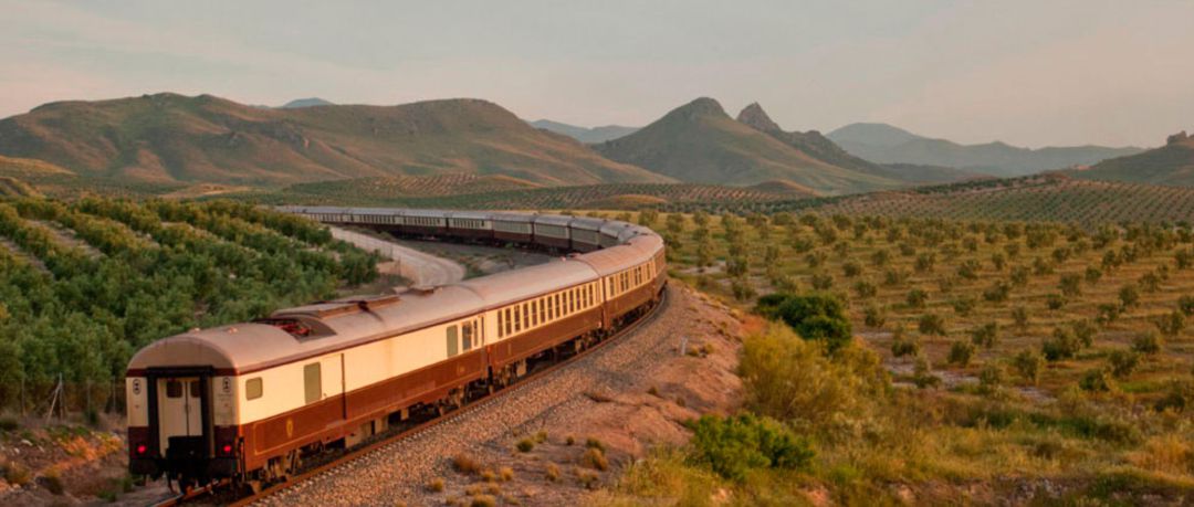 El tren Al-Ándalus a su paso por Jaén. El tren Al-Ándalus a su paso por Jaén.