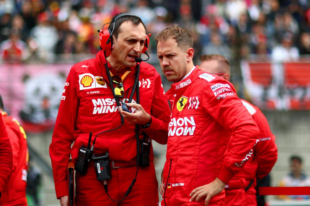 Vettel estaba cuarto y el joven piloto recibió una orden por la radio: "Déjalo pasar". Vettel estaba cuarto y el joven piloto recibió una orden por la radio: "Déjalo pasar".