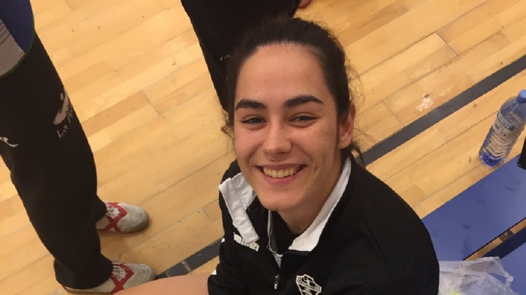 El Elche Mustang pierde 30-22 con el Bera Bera y Laura Hernández se lesiona