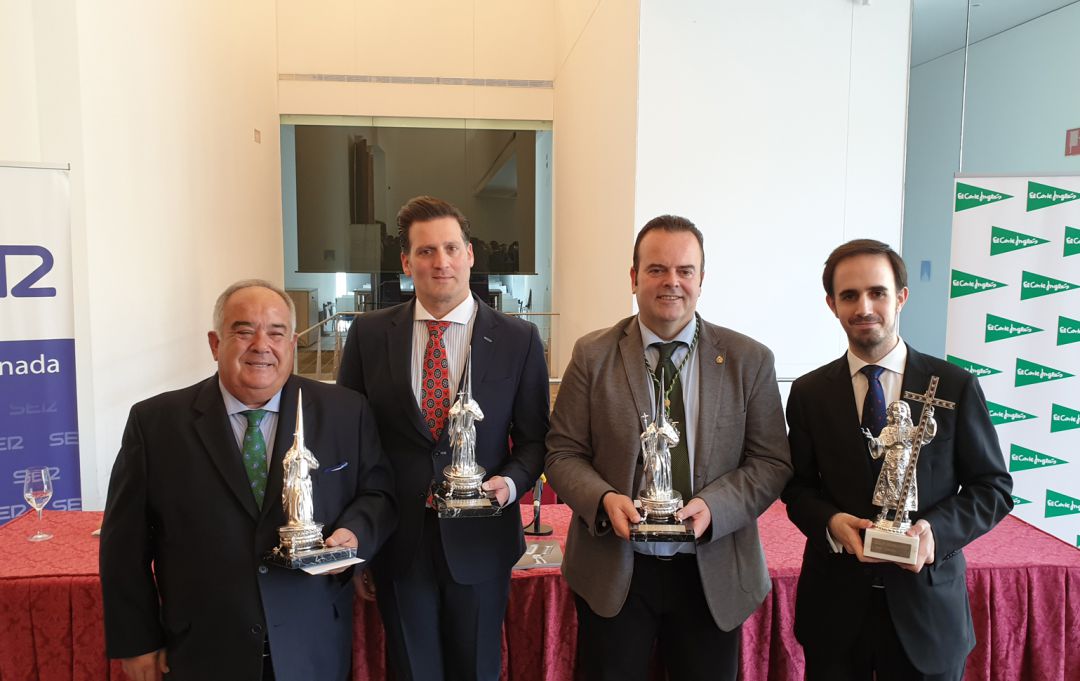 El capataz Antonio Rodríguez, el hermano mayor de La Lanzada Javi Sierra, el hermano mayor de La Esperanza Paco Millán y el joven Pablo Fernández, posan en el Cuarto Real de Santo Domingo tras la ceremonia de entrega de los Premios Nazareno 2019 de Radio Granada y El Corte Inglés en su XXX El capataz Antonio Rodríguez, el hermano mayor de La Lanzada Javi Sierra, el hermano mayor de La Esperanza Paco Millán y el joven Pablo Fernández, posan en el Cuarto Real de Santo Domingo tras la ceremonia de entrega de los Premios Nazareno 2019 de Radio Granada y El Corte Inglés en su XXX