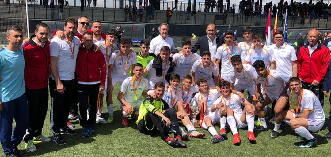 Los integrantes de la selección murciana posan con su medalla al finalizar el torneo Los integrantes de la selección murciana posan con su medalla al finalizar el torneo