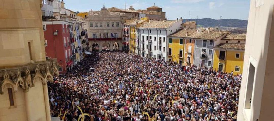 Miles de conquenses disfrutan de un soleado Domingo de Ramos Miles de conquenses disfrutan de un soleado Domingo de Ramos