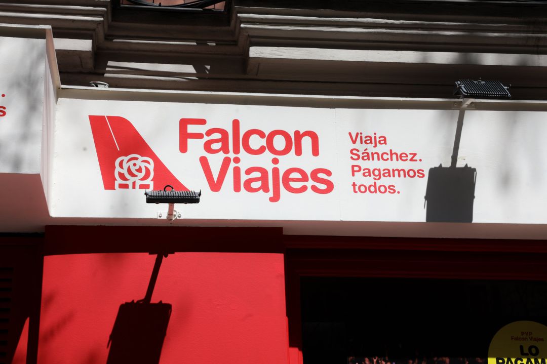 El PP abrió 'Falcon Viajes' al lado de la sede del PSOE en Ferraz para denunciar el uso de Sánchez del avión oficial El PP abrió 'Falcon Viajes' al lado de la sede del PSOE en Ferraz para denunciar el uso de Sánchez del avión oficial