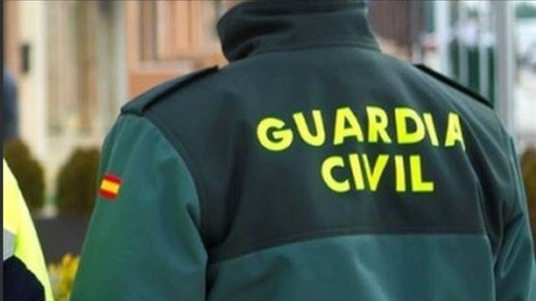 Detenido un pasajero "agresivo" que se negó a abandonar el embarque