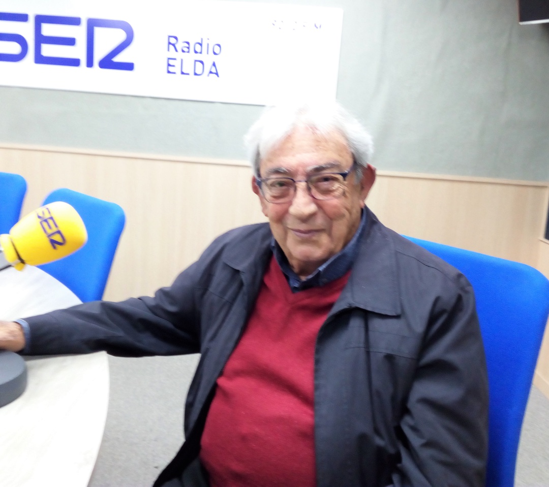 El pianista y director de orquesta, Gerardo Pérez Busquier, en el estudio de Radio Elda. El pianista y director de orquesta, Gerardo Pérez Busquier, en el estudio de Radio Elda.
