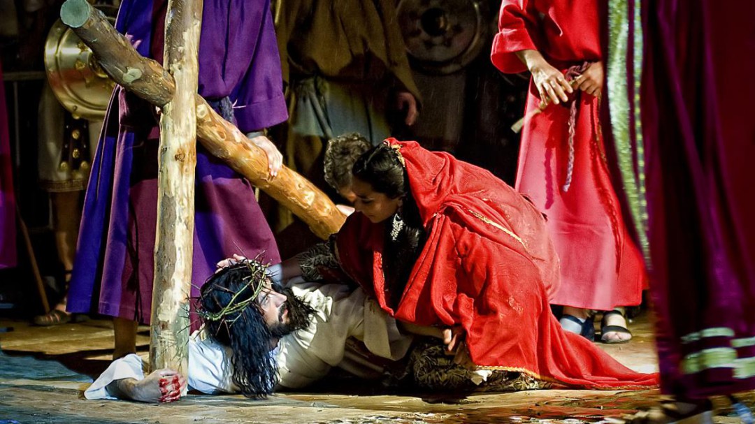 Pasión en la Sierra Norte: La Hiruela 'quema su Judas' el Sábado Santo