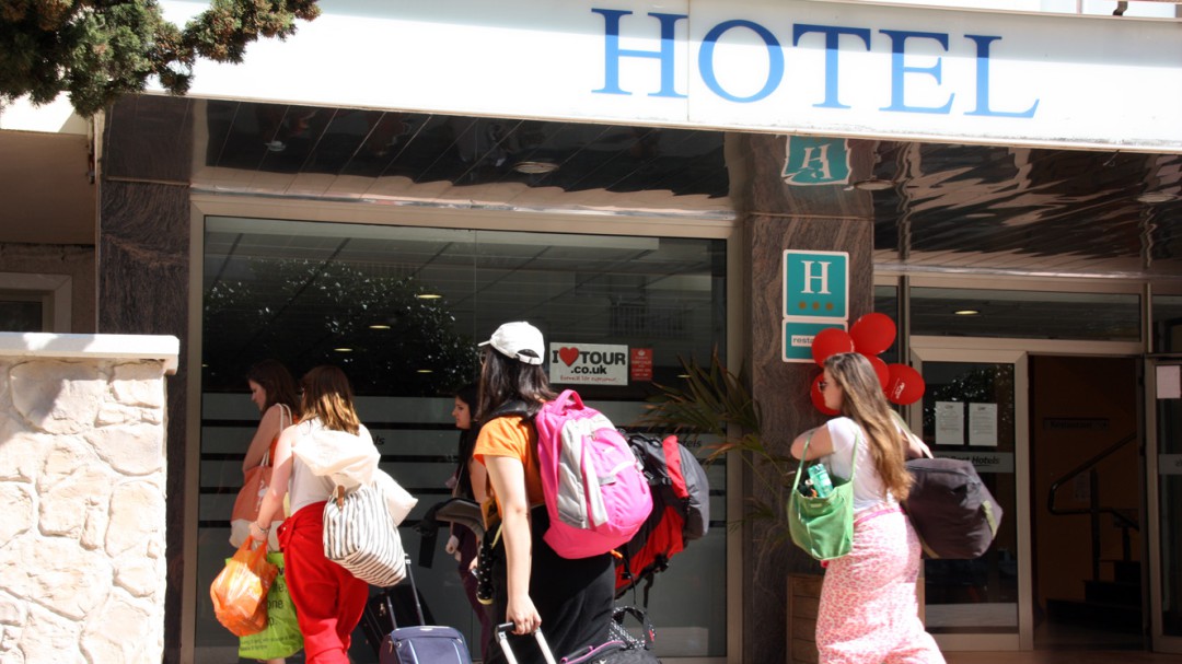 Un de cada tres hotels tanca per Setmana Santa