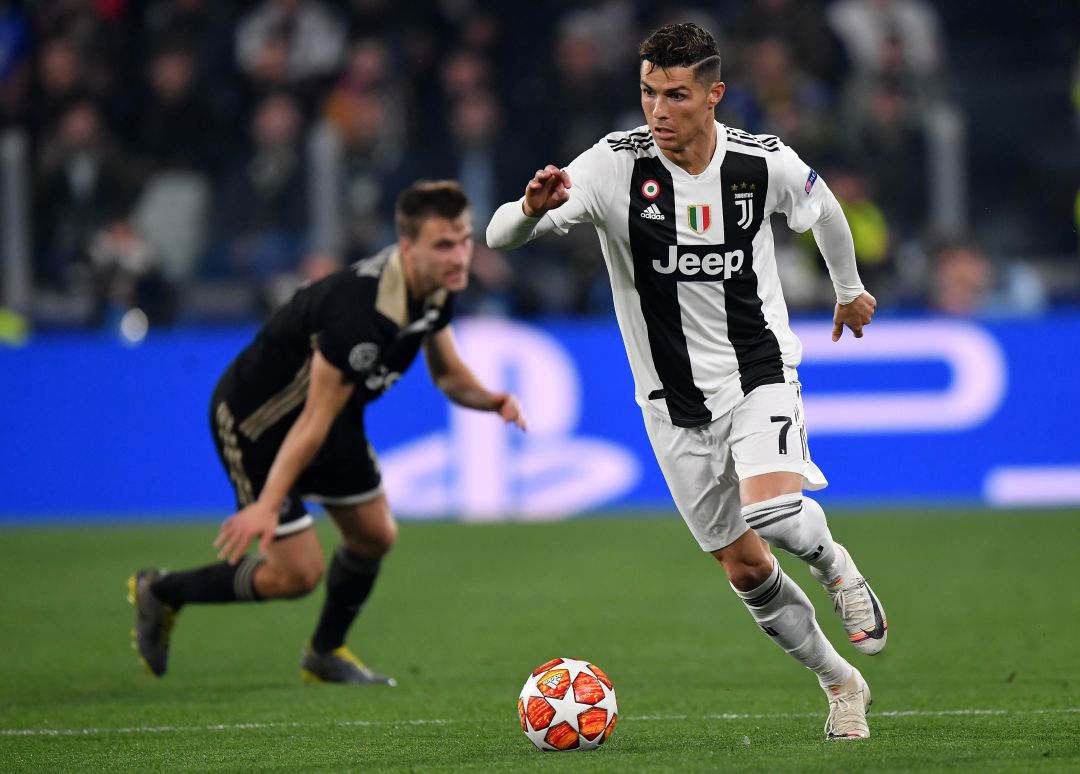 Los de Allegri se adelantaron con un gol de Cristiano, pero en la segunda parte un gol de De Ligt sentenció al equipo turinés Los de Allegri se adelantaron con un gol de Cristiano, pero en la segunda parte un gol de De Ligt sentenció al equipo turinés