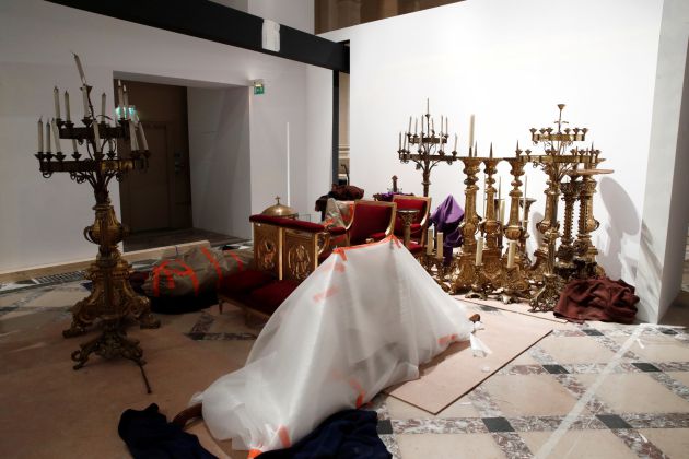 Parte de los tesoros salvados tras el incendio en Notre Dame han sido almacenados en una sala del ayuntamiento de París. Parte de los tesoros salvados tras el incendio en Notre Dame han sido almacenados en una sala del ayuntamiento de París.