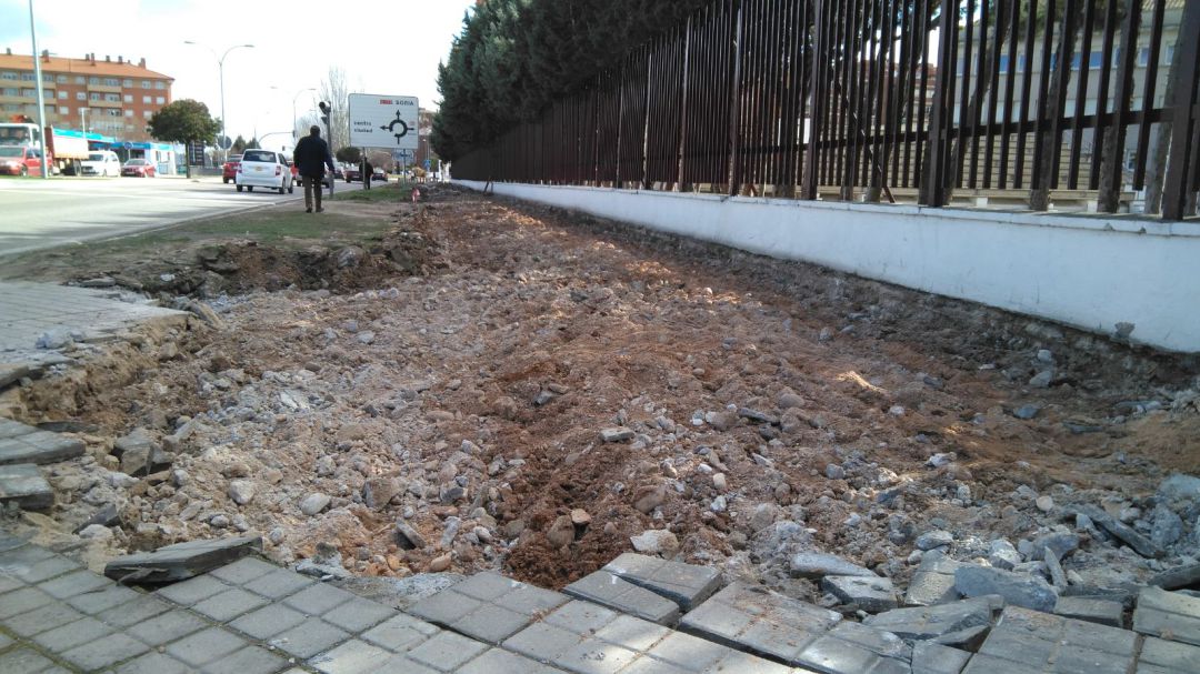 Imagen de archivo de las obras de canalización de la red Imagen de archivo de las obras de canalización de la red