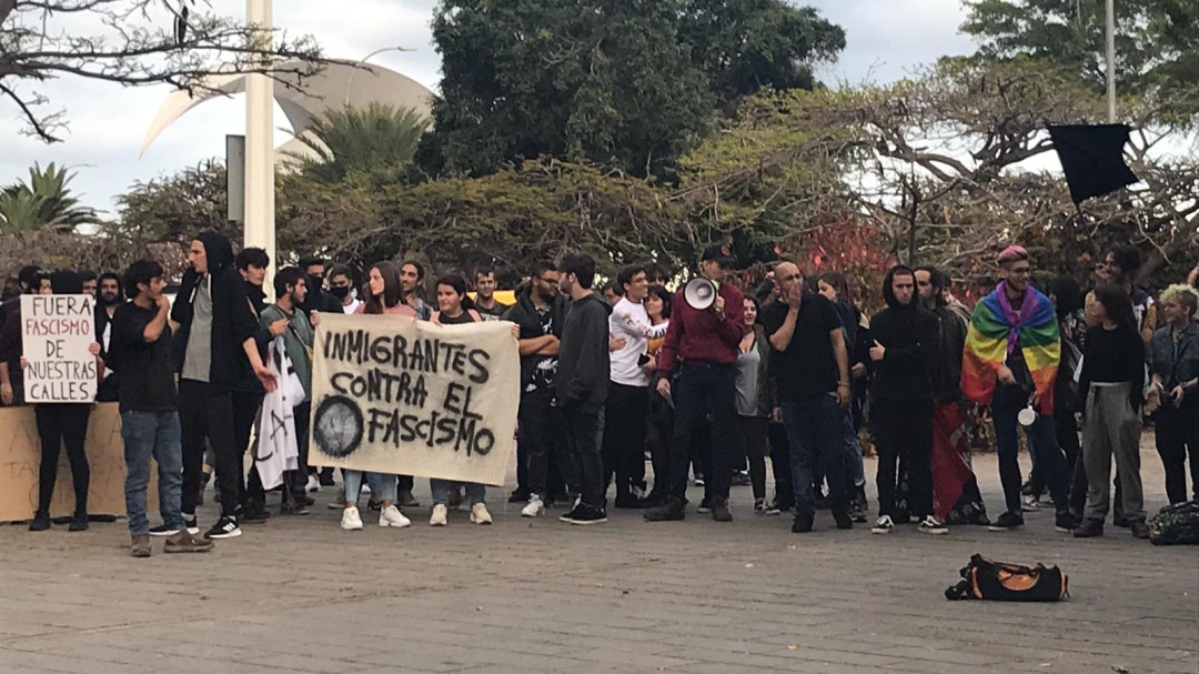 Tensión a las puertas del acto de Vox en Tenerife
