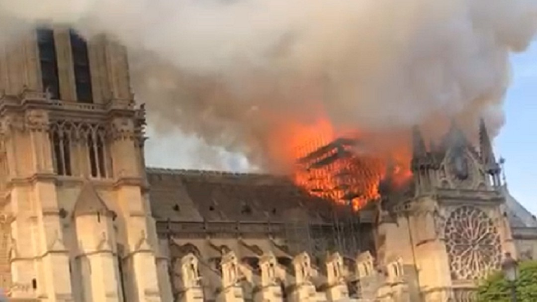 Alumnos de Salesianos Elche visita Notre Dame antes del incendio