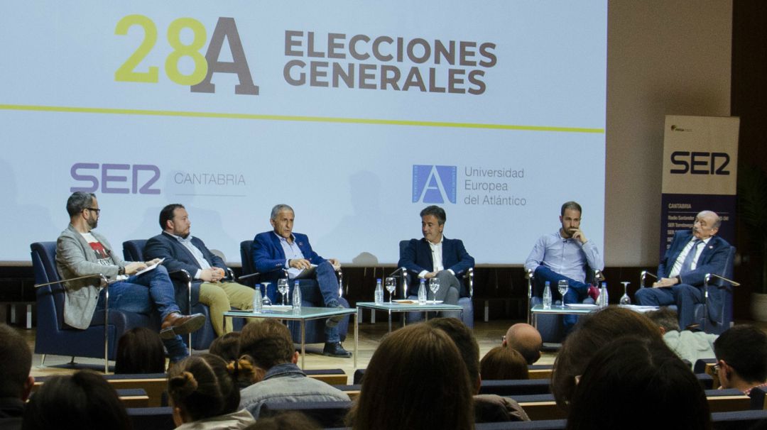 Debate en el salón de actos de La Universidad Europea del Atlántico Debate en el salón de actos de La Universidad Europea del Atlántico
