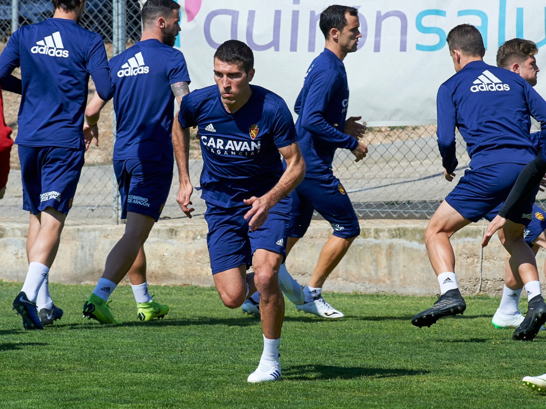 El capitán, Alberto Zapater, intenta tirar del carro en los momentos complicados El capitán, Alberto Zapater, intenta tirar del carro en los momentos complicados