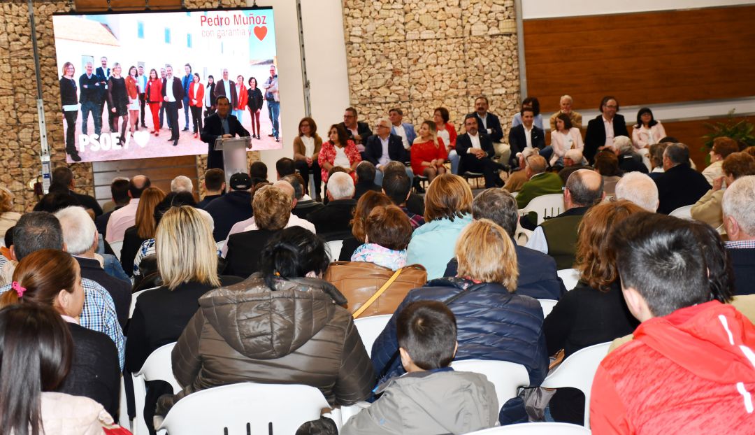 José Bono: "Deseo que gane el PSOE para que la solidaridad no se divida por regiones" José Bono: "Deseo que gane el PSOE para que la solidaridad no se divida por regiones"