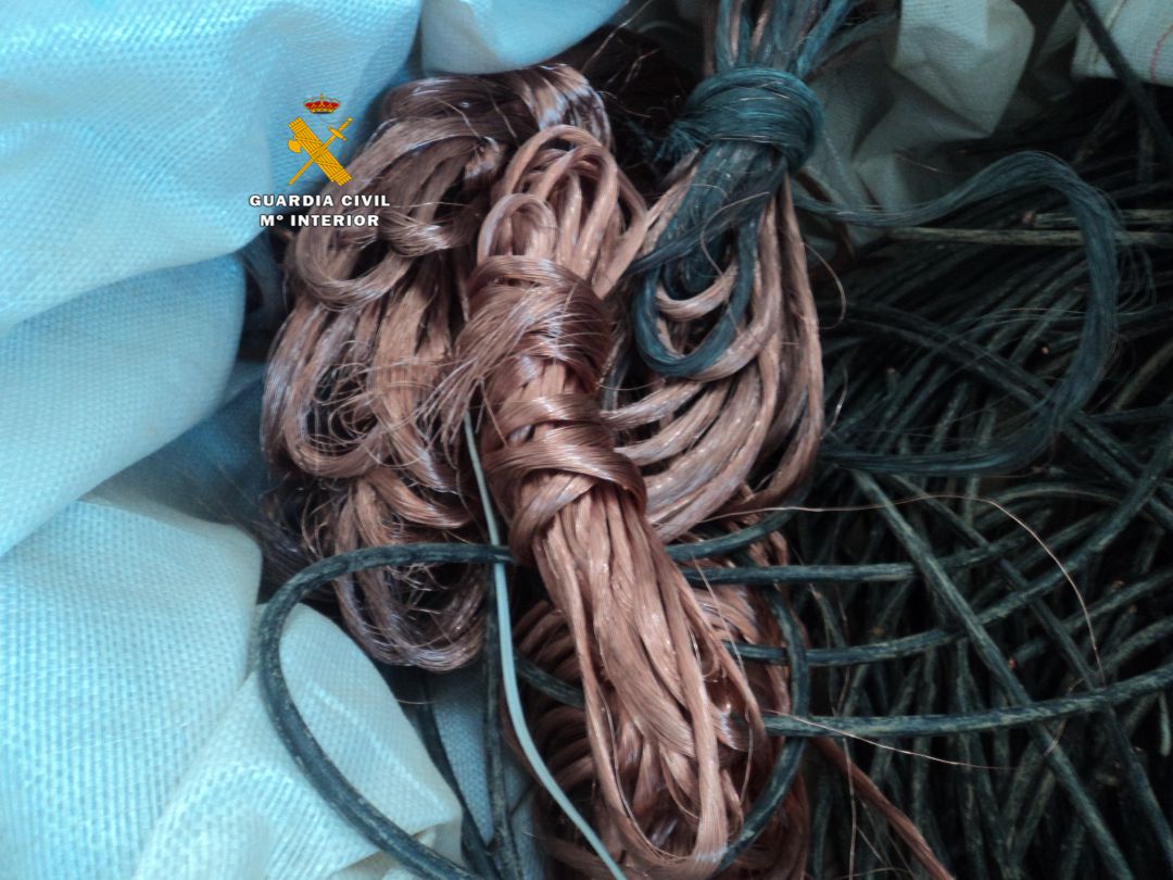 Parte del material, cable de cobre, recuperado por los investigadores Parte del material, cable de cobre, recuperado por los investigadores