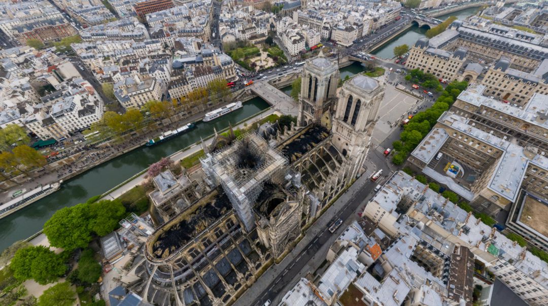 La fotografía muestra cómo ha quedado la catedral tras el incendio. La fotografía muestra cómo ha quedado la catedral tras el incendio.
