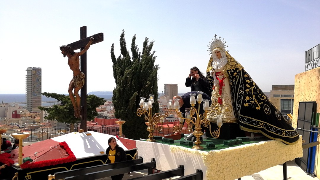 La noche de las costaleras de Santa Cruz