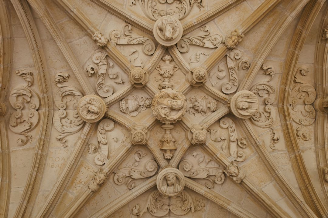 Detalle del interior del Monasterio San Zoilo en Carrión de los Condes Detalle del interior del Monasterio San Zoilo en Carrión de los Condes