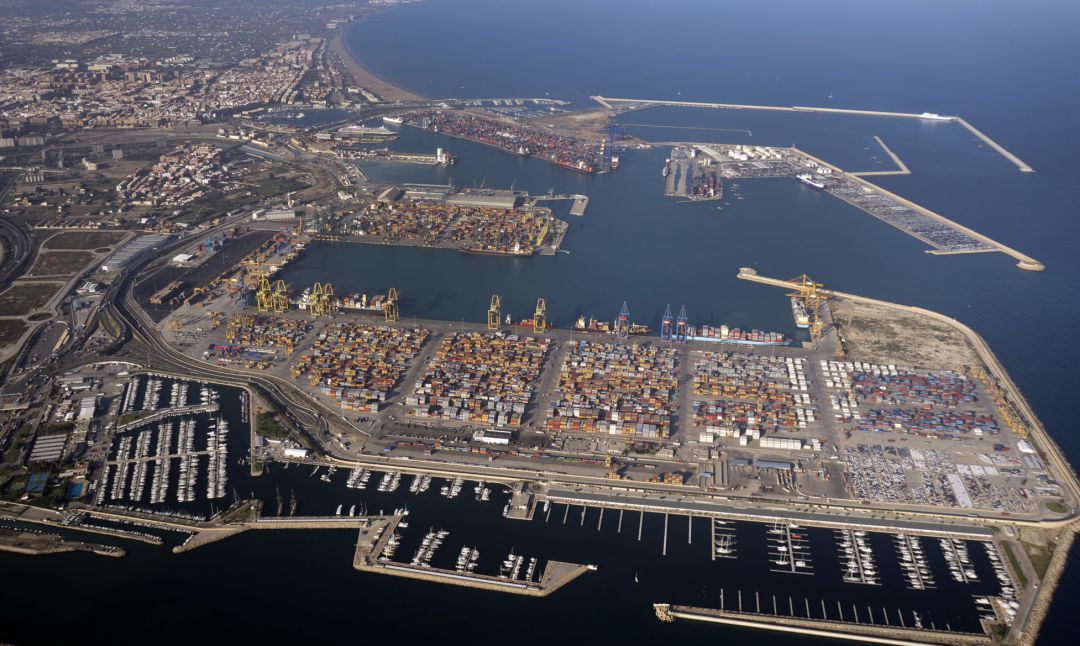 Varios satélites controlarán la calidad del agua del Puerto de Valencia Varios satélites controlarán la calidad del agua del Puerto de Valencia