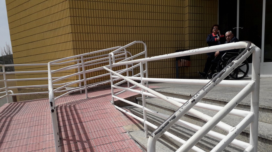 La entrada y accesos al Hospital de Elda se mejora
