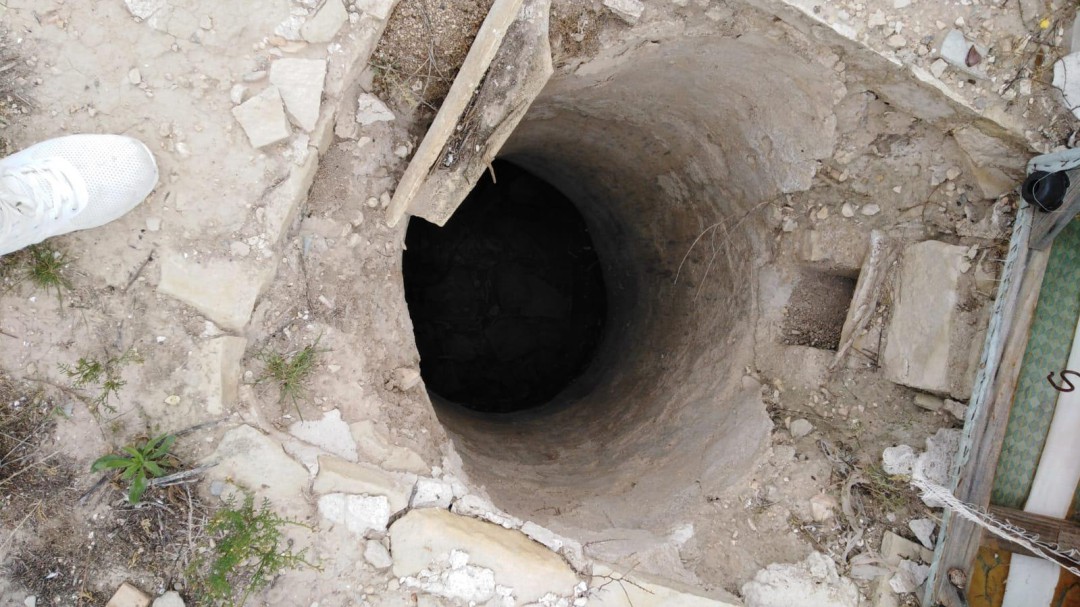Elda sella tres pozos en parcelas privadas