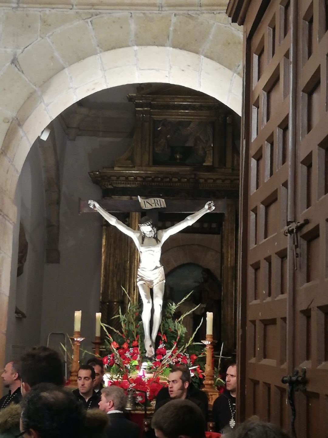 Via crucis en el interior de la iglesia de San Andrés Via crucis en el interior de la iglesia de San Andrés