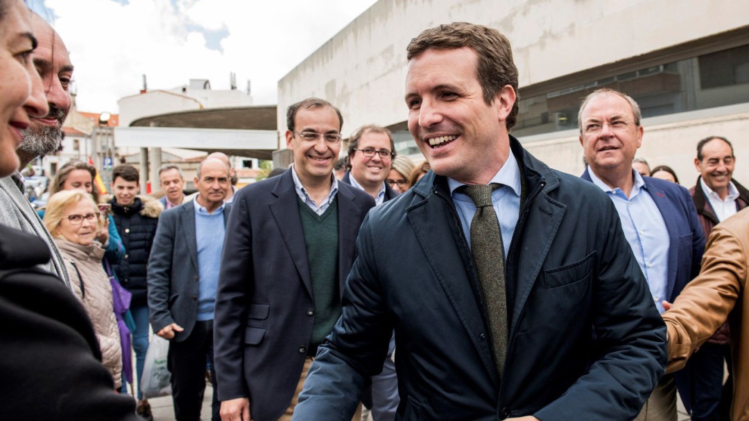 Casado no viene a Lorca por las lluvias... y los debates