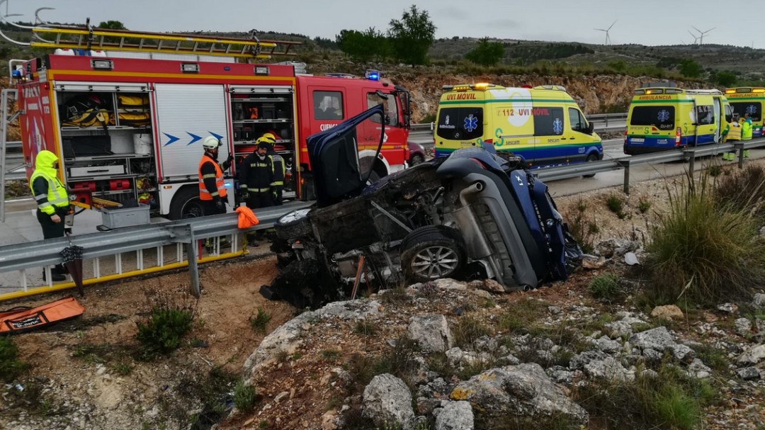 Rescatadas cinco personas, tres de ellas niños, en un vuelco en la A-31