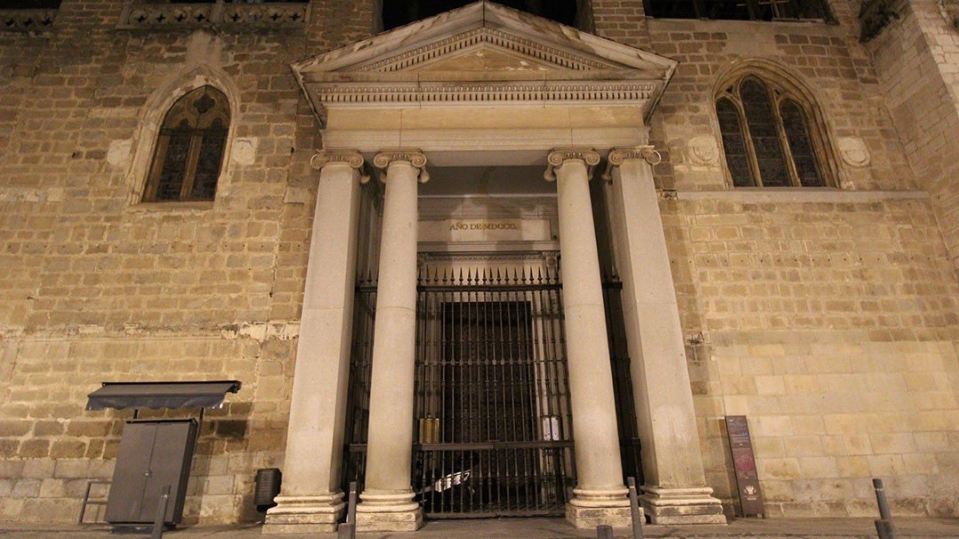 La Puerta Llana de la Catedral se iluminará de rojo