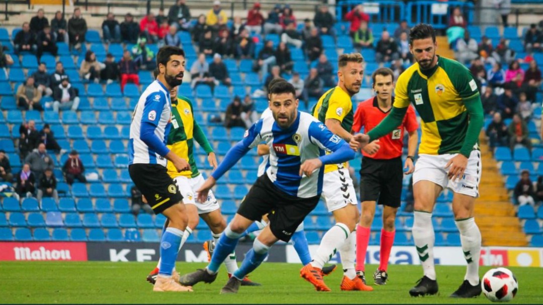 Carlos Martínez acerca al Hércules al playoff