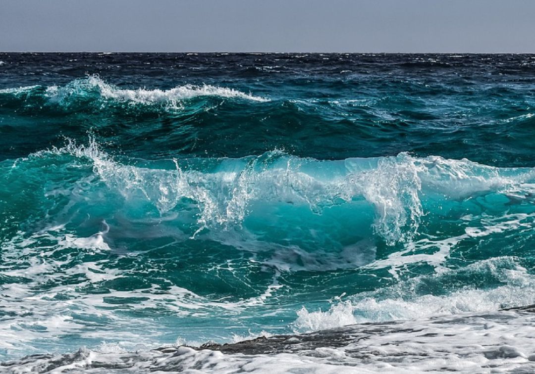 Persiste el temporal marítimo en Menorca con olas de casi 7 metros