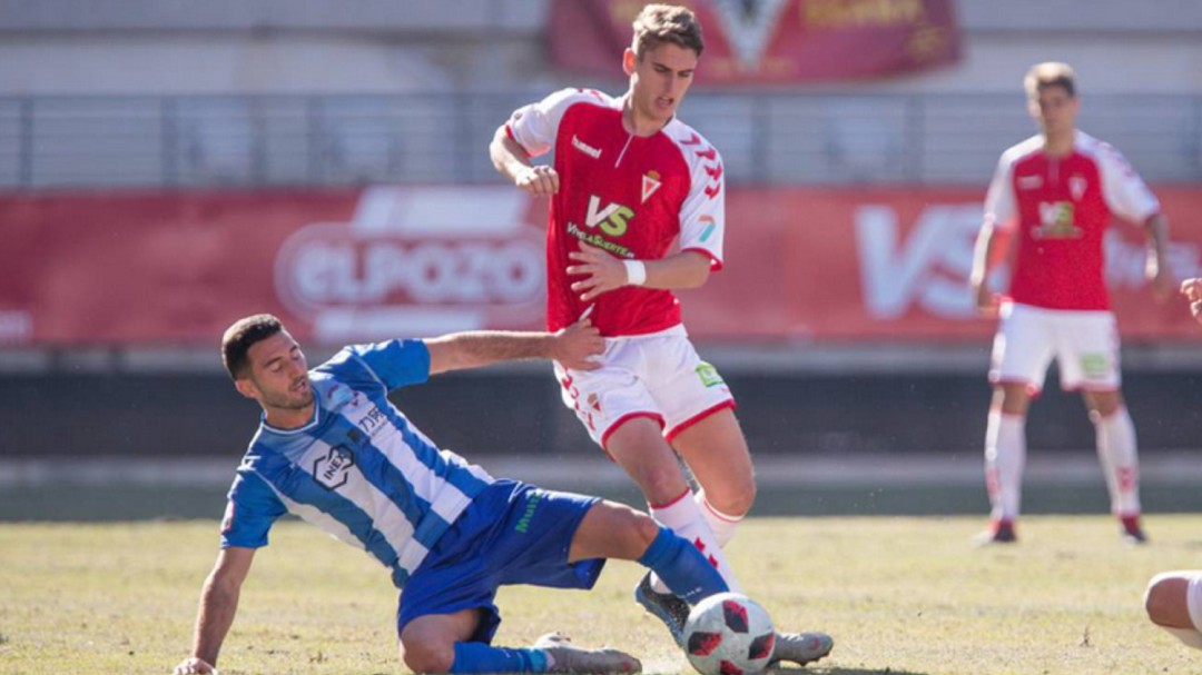 El Real Murcia ahoga en el barro al Jumilla