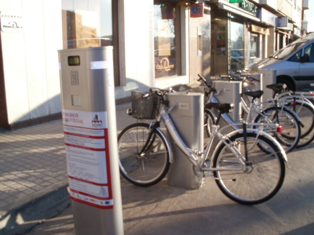 'SALenBICI', que prevé la ampliación del horario del servicio, del número de bases, así como la posible inclusión de la bicicleta eléctrica como medio de transporte para los usuarios.: Más bicis públicas en Salamanca 'SALenBICI', que prevé la ampliación del horario del servicio, del número de bases, así como la posible inclusión de la bicicleta eléctrica como medio de transporte para los usuarios.: Más bicis públicas en Salamanca