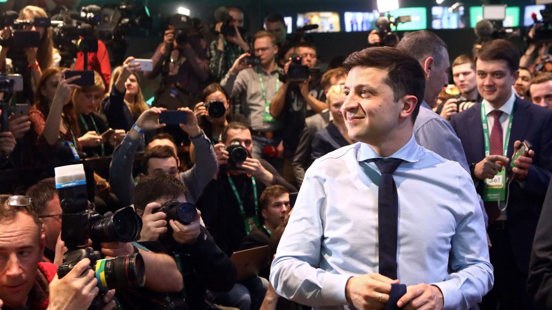 Zelenski gana las elecciones presidenciales, según sondeos a pie de urna