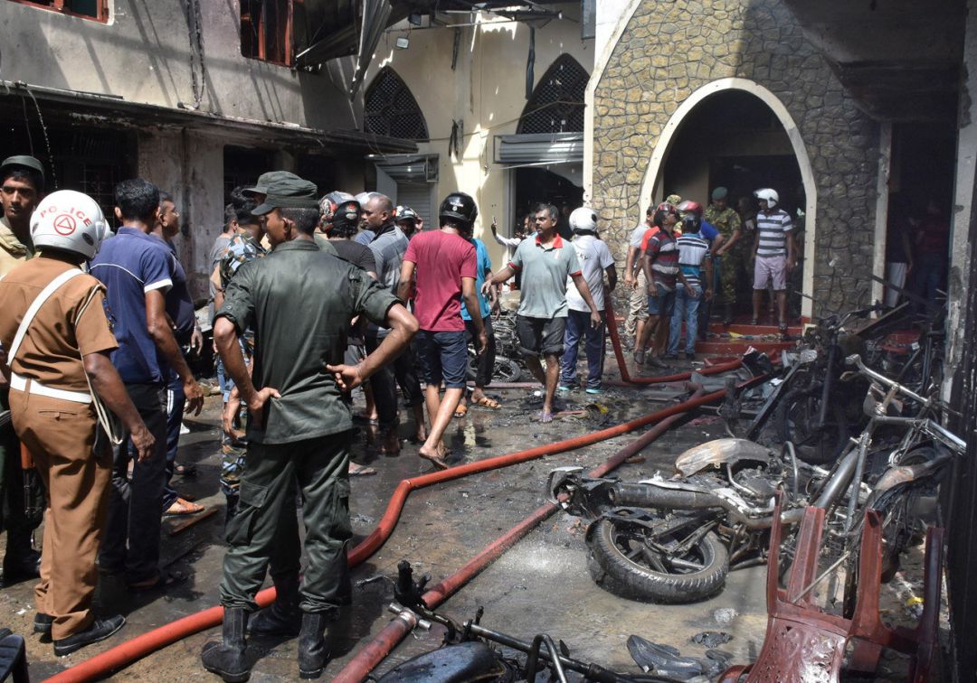 Más de un centenar de muertos y de 250 heridos en seis ataques a iglesias y hoteles en Sri Lanka