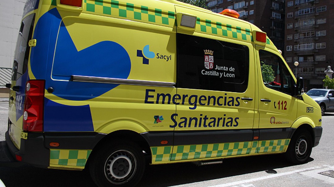 Cuatro heridos en una colisión entre dos turimos en Villamartín de la Abadía