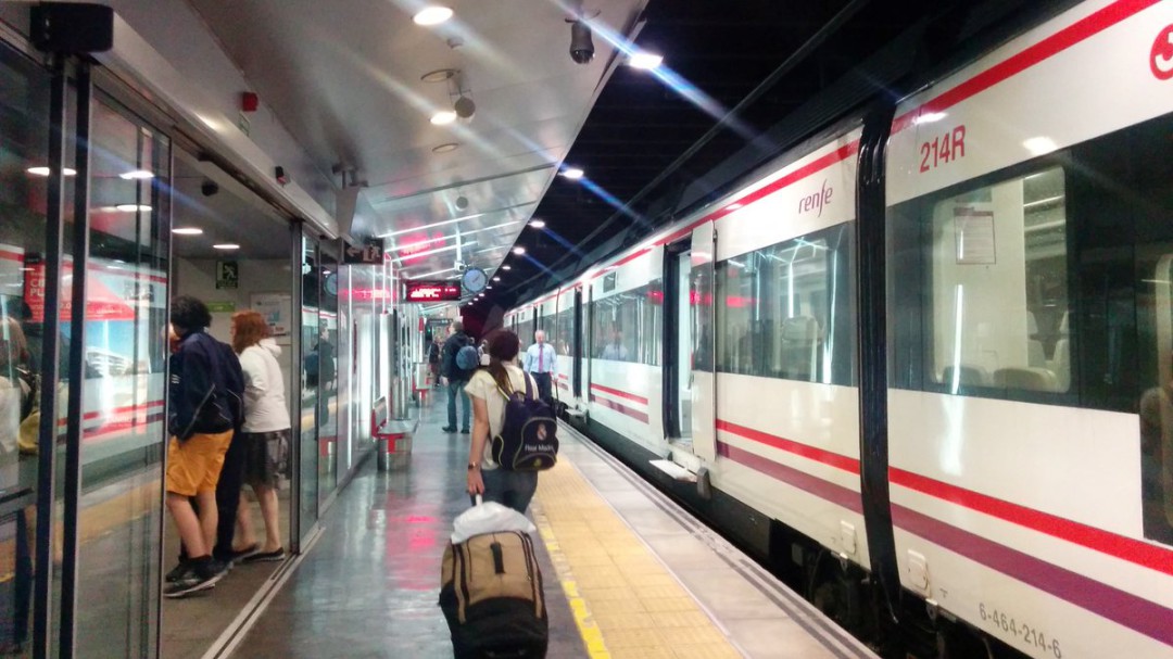 1.100 usuarios de los trenes de Renfe quedan parados nueve horas en las estaciones de Vinaròs, Benicàssim y Castelló