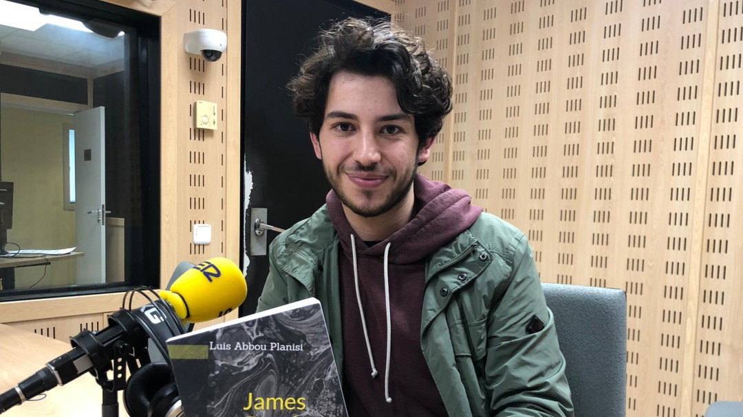 El joven mallorquín Luis Abbou presenta su segundo libro sobre James Bond: 'Behind the tuxedo'