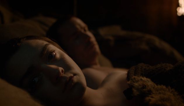 Arya y Gendry se acuestan por primera vez. Arya y Gendry se acuestan por primera vez.